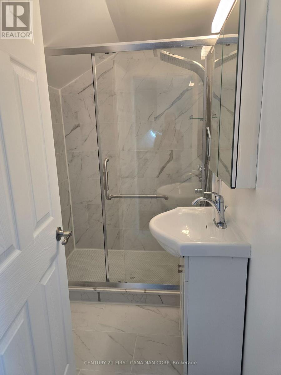 Upper - 387 Maitland Street, London East, Ontario  N6B 1W1 - Photo 12 - X12168513