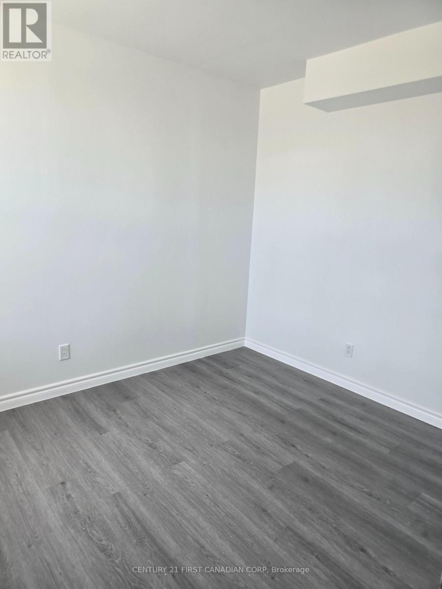Upper - 387 Maitland Street, London East, Ontario  N6B 1W1 - Photo 11 - X12168513