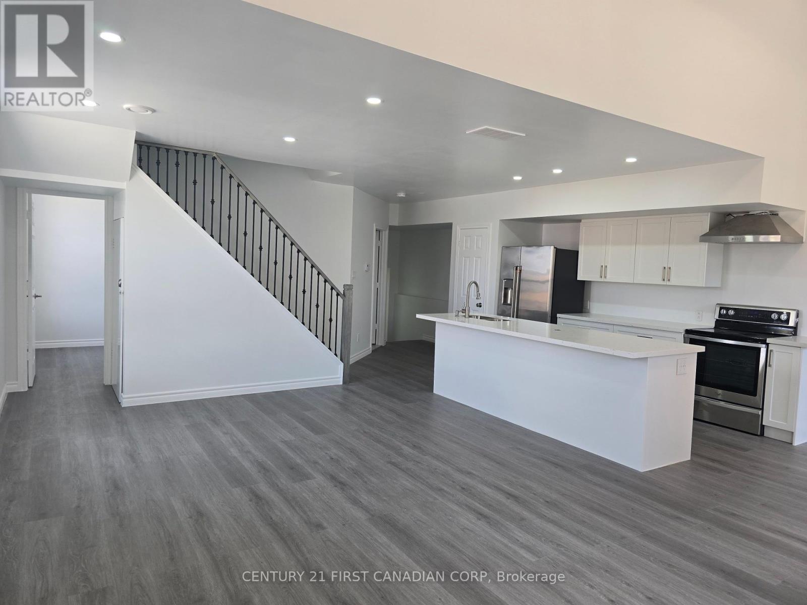 Upper - 387 Maitland Street, London East, Ontario  N6B 1W1 - Photo 5 - X12168513