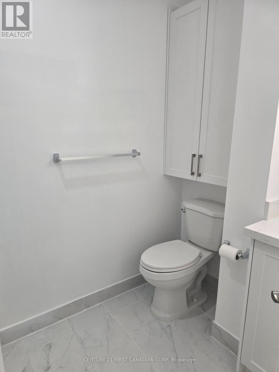 Upper - 387 Maitland Street, London East, Ontario  N6B 1W1 - Photo 9 - X12168513