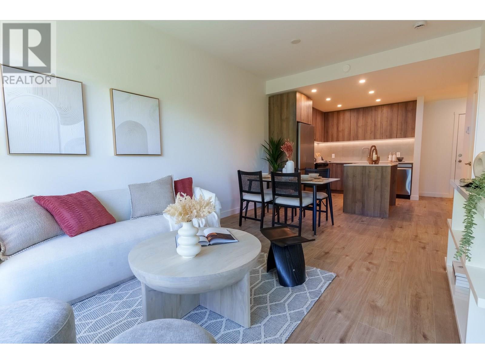 607-3594 MALSUM DRIVE, vancouver, British Columbia V7G0B4