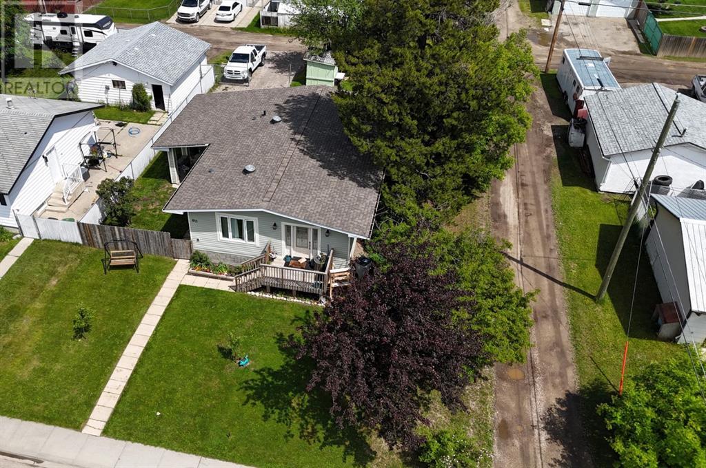 Property at 811 45 Street image 1
