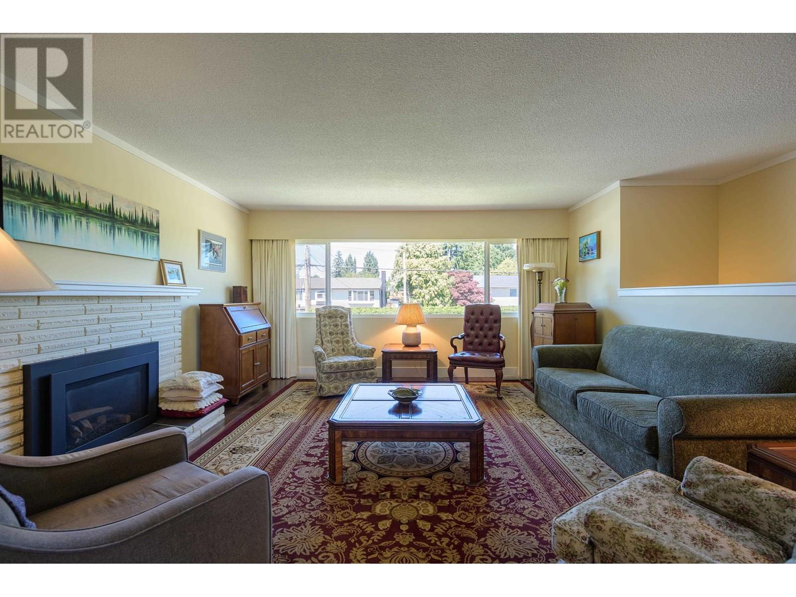 Property at 5542 44 AVENUE image 3