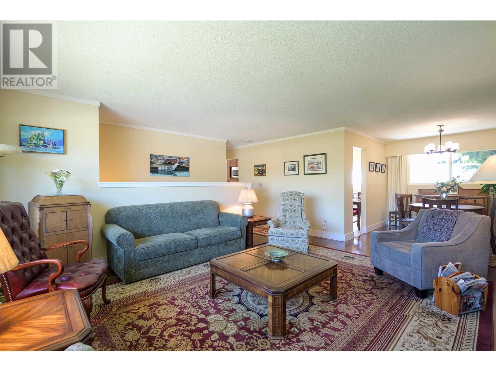 Property at 5542 44 AVENUE image 4