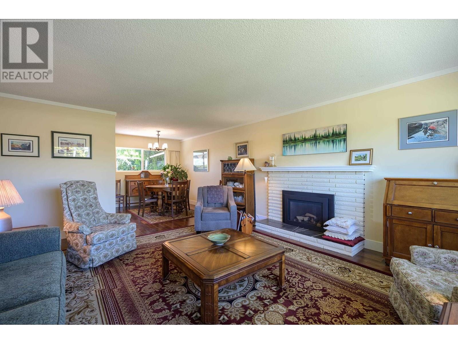 Property at 5542 44 AVENUE image 5
