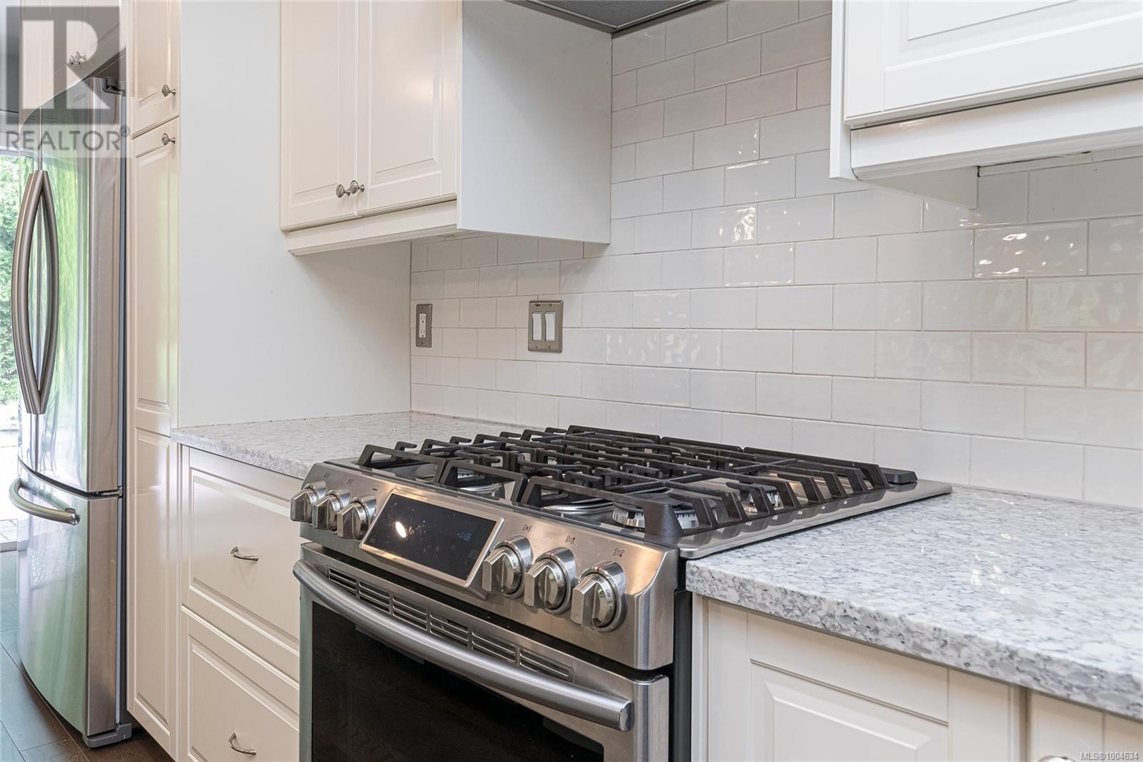 Property at 4805 Sea Ridge Dr image 3