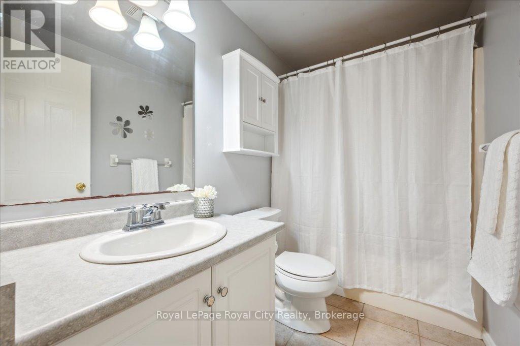 2 - 66 Rodgers Road, Guelph, Ontario N1G 4Y5 - Photo 23 - X12256582