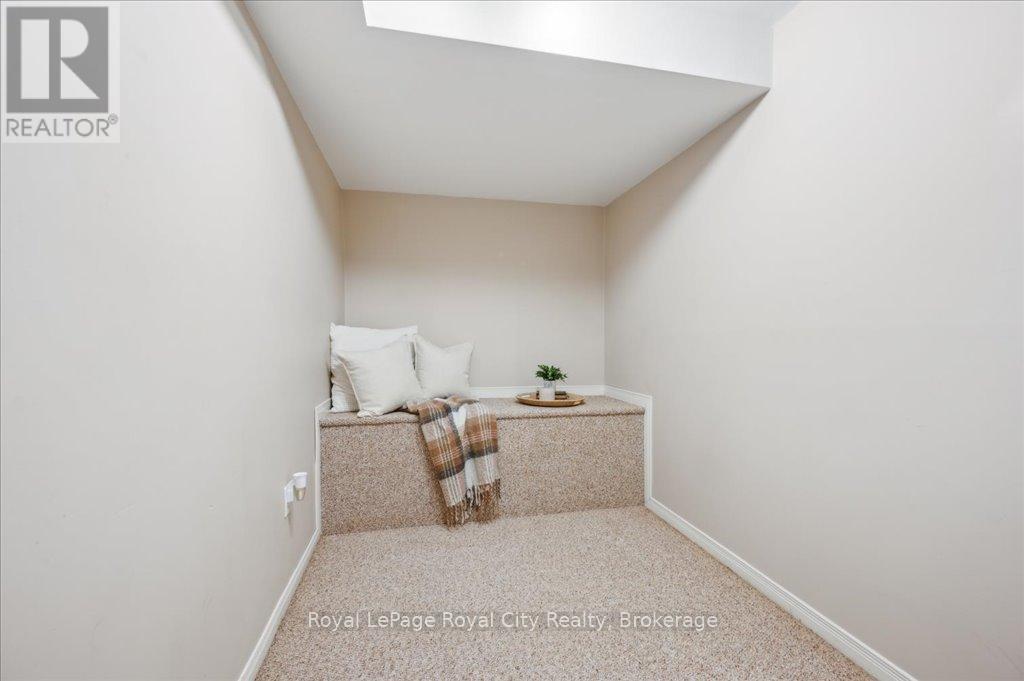 2 - 66 Rodgers Road, Guelph, Ontario N1G 4Y5 - Photo 27 - X12256582