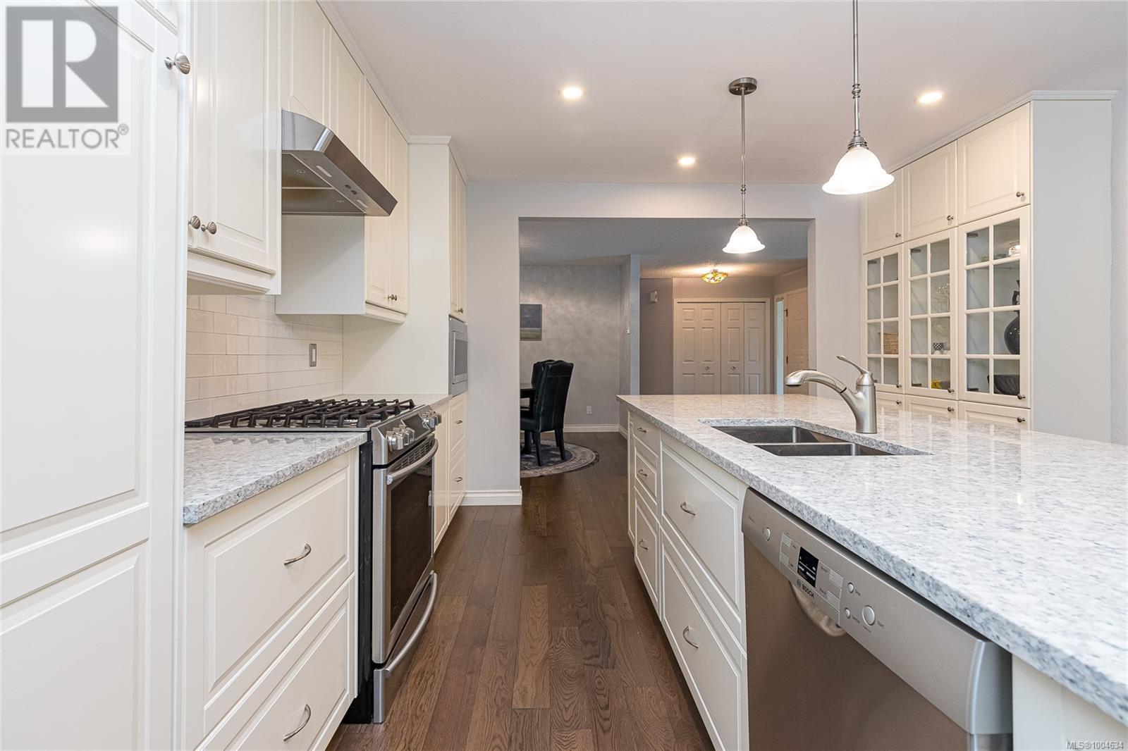 Property at 4805 Sea Ridge Dr image 1