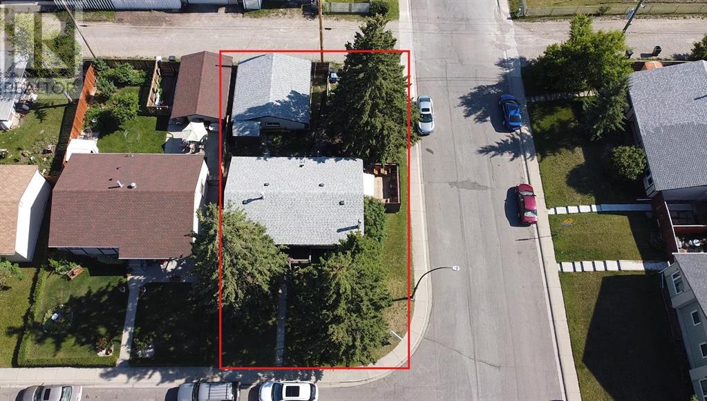 Property at 4609 Marcombe Way NE image 2