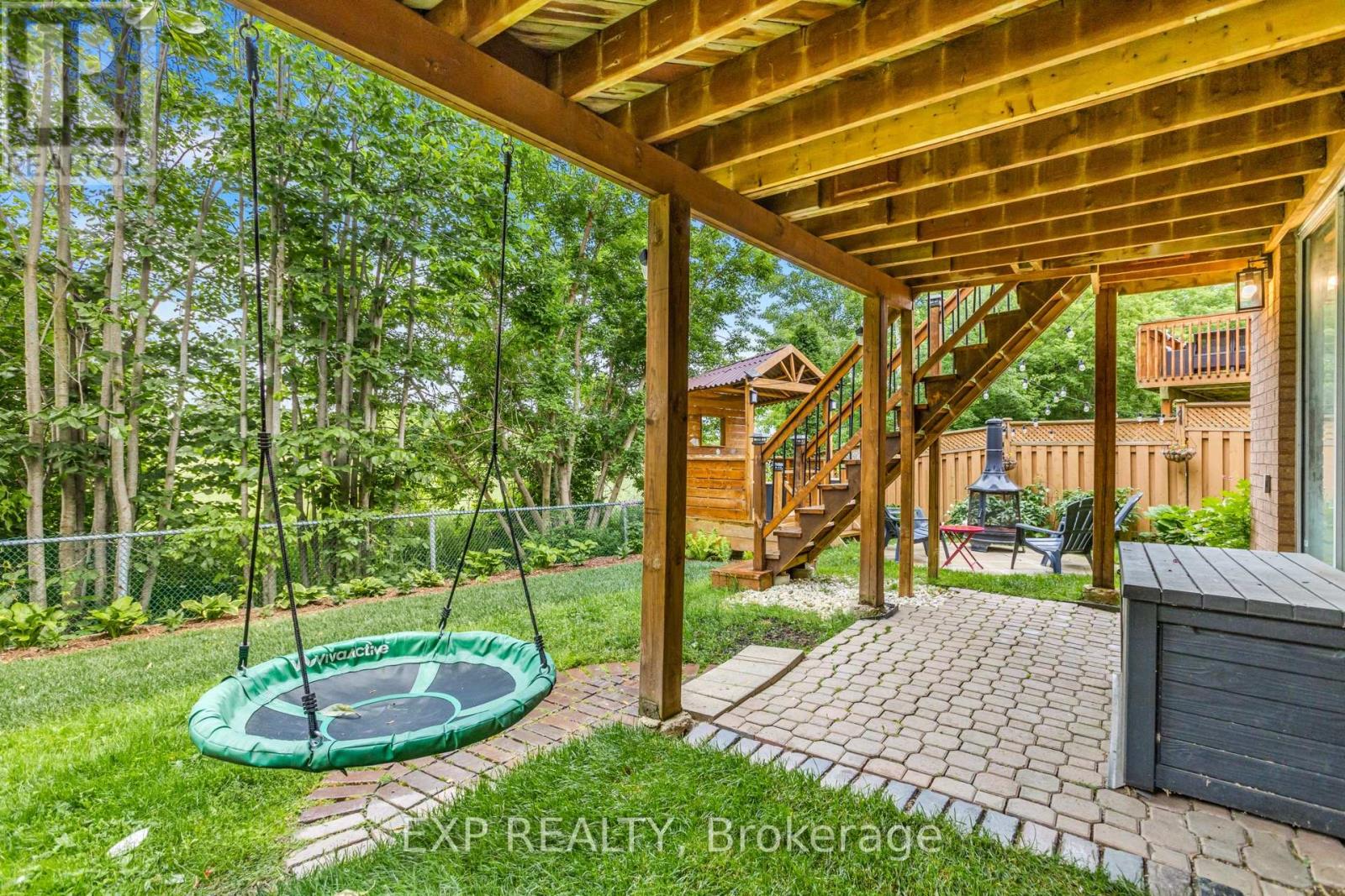 Property at 184 HOWARD CRESCENT image 3