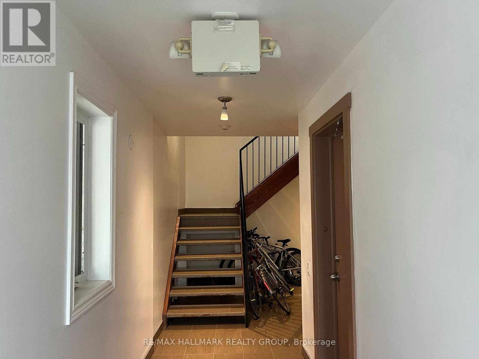 324 Currell Avenue, Ottawa, Ontario  K1Z 7J6 - Photo 5 - X12256609