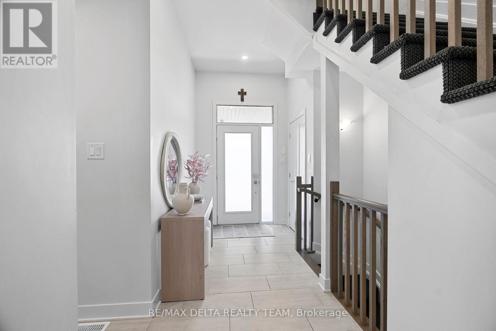 Property at 478 TRIDENT MEWS image 4