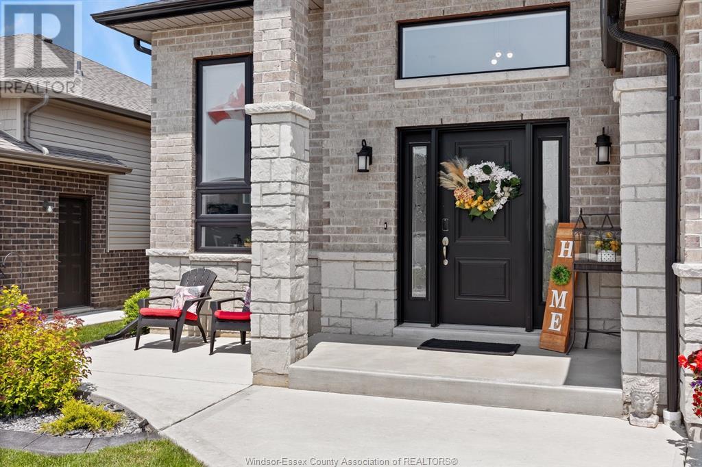 Property at 48 KINGSBRIDGE DRIVE image 3