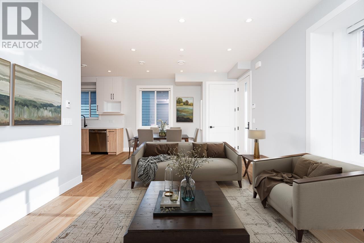 2705 DUNDAS STREET, vancouver, British Columbia V5K3L9