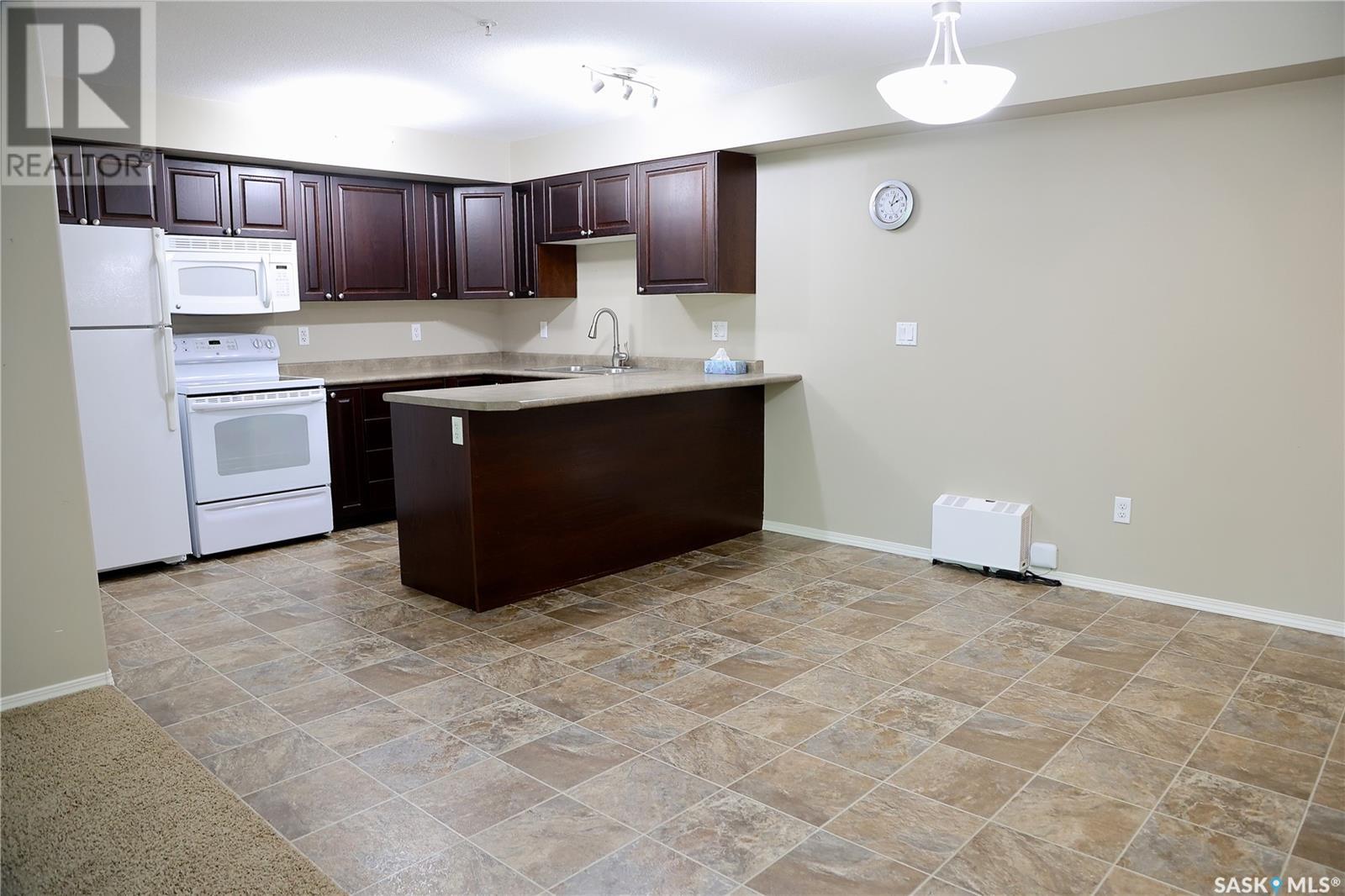 Property at 106 215 Smith STREET N image 3