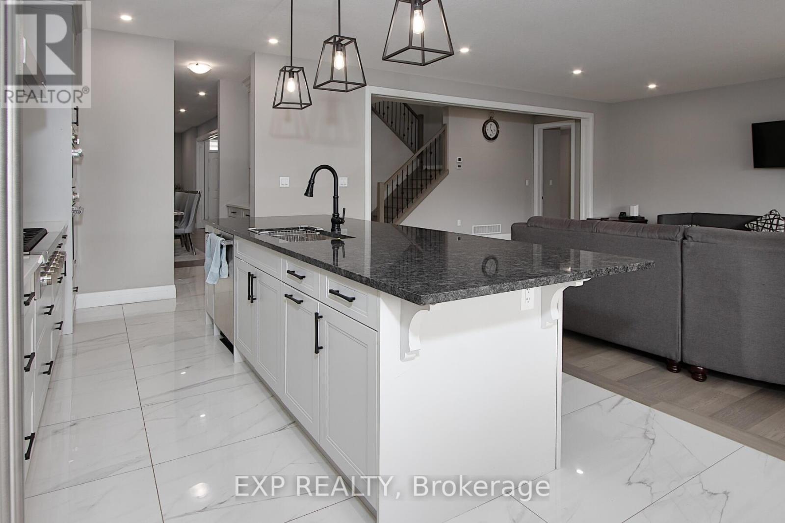 36 Hazelwood Pass, Thames Centre, Ontario  N0L 1G2 - Photo 15 - X12256783