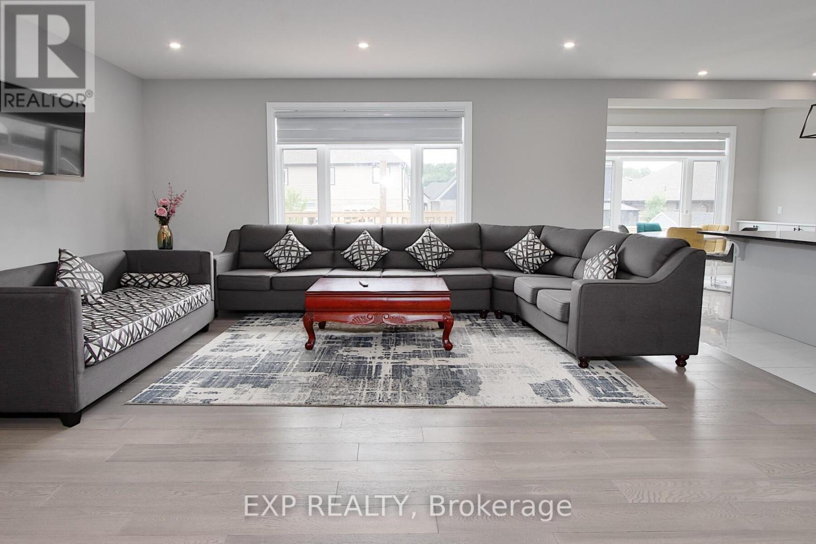 36 Hazelwood Pass, Thames Centre, Ontario  N0L 1G2 - Photo 18 - X12256783
