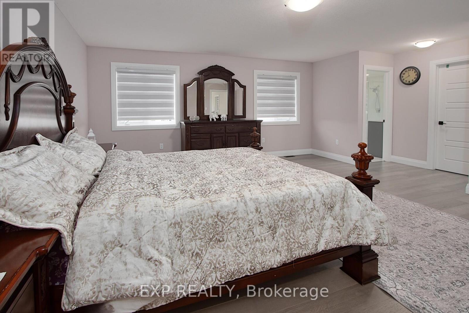 36 Hazelwood Pass, Thames Centre, Ontario  N0L 1G2 - Photo 28 - X12256783