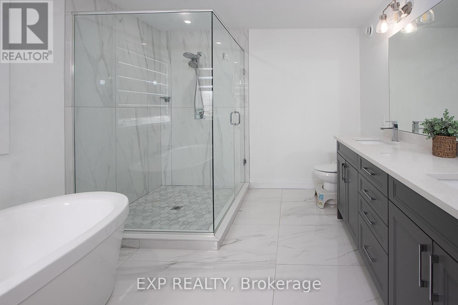 36 Hazelwood Pass, Thames Centre, Ontario  N0L 1G2 - Photo 29 - X12256783
