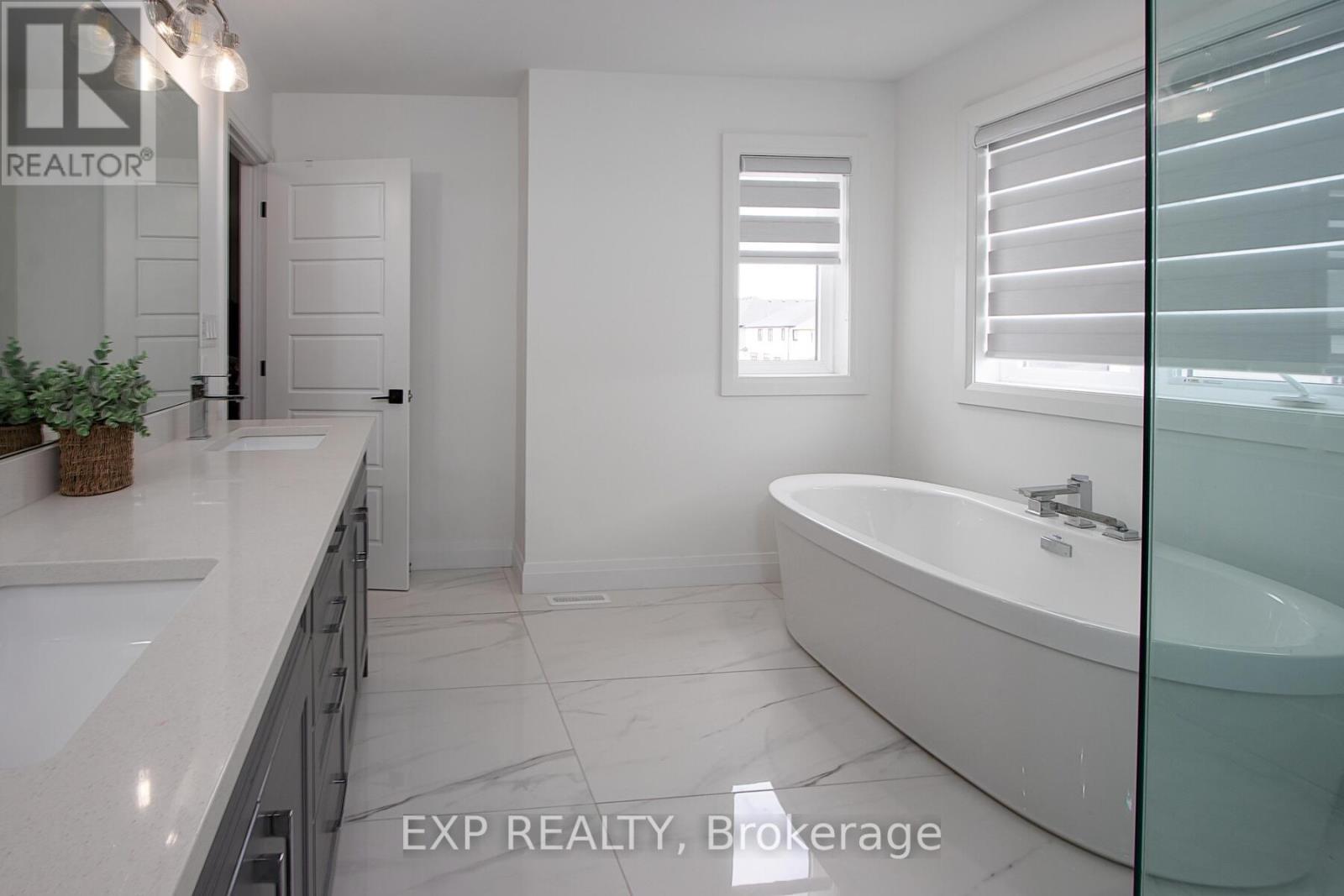 36 Hazelwood Pass, Thames Centre, Ontario  N0L 1G2 - Photo 30 - X12256783