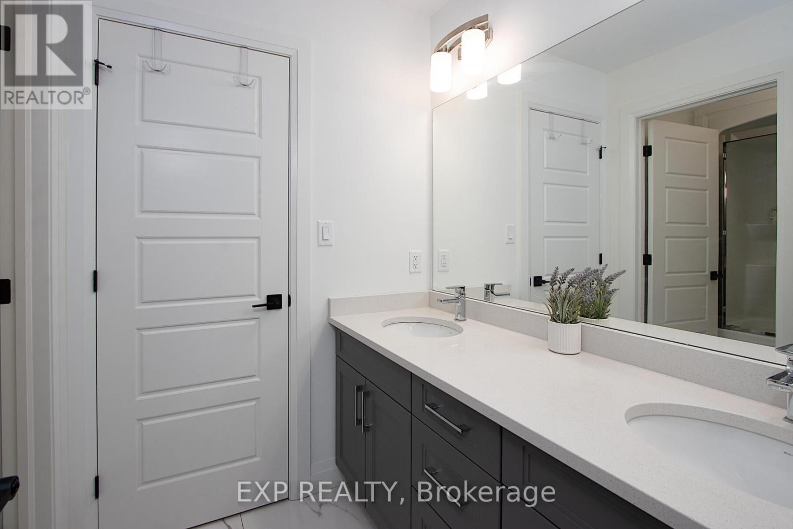 36 Hazelwood Pass, Thames Centre, Ontario  N0L 1G2 - Photo 33 - X12256783