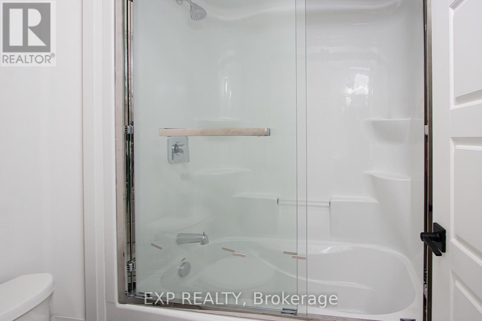 36 Hazelwood Pass, Thames Centre, Ontario  N0L 1G2 - Photo 34 - X12256783
