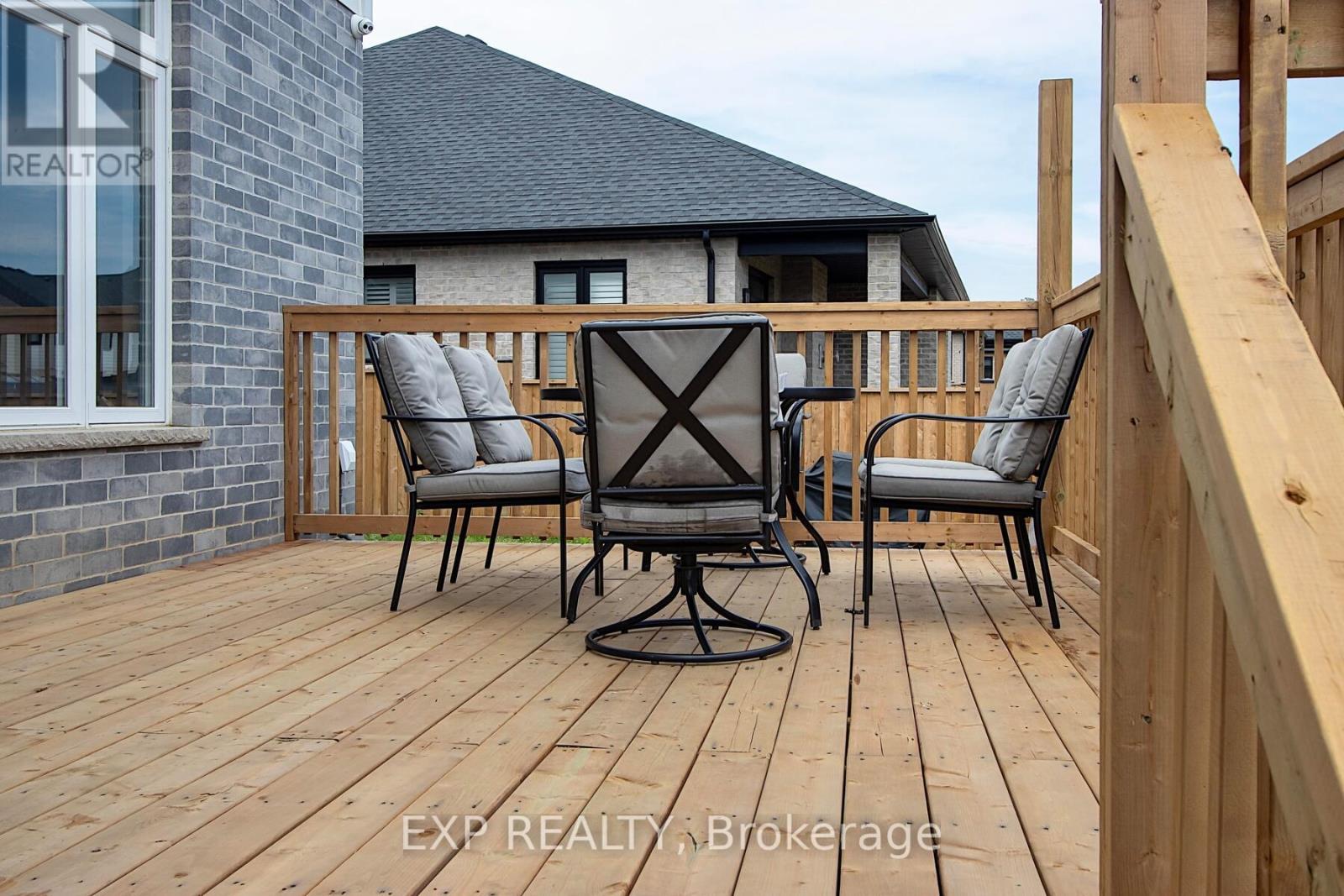 36 Hazelwood Pass, Thames Centre, Ontario  N0L 1G2 - Photo 45 - X12256783