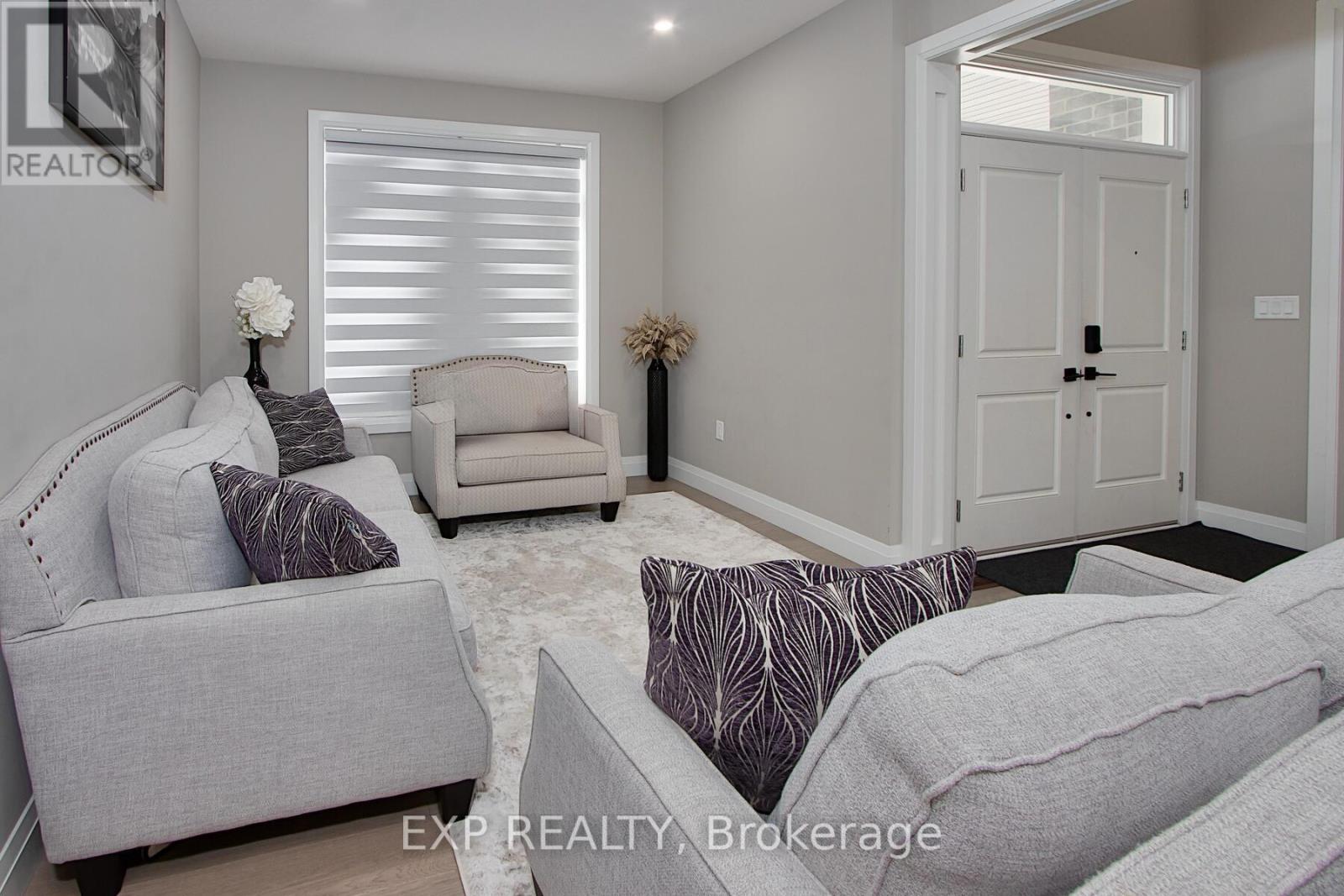 36 Hazelwood Pass, Thames Centre, Ontario  N0L 1G2 - Photo 5 - X12256783