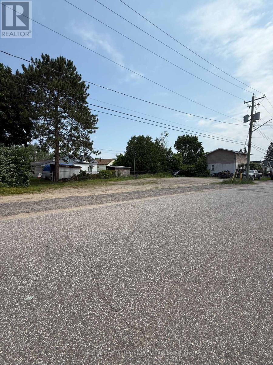 328 Dudley Avenue, North Bay, Ontario  P1A 7A5 - Photo 2 - X12256694