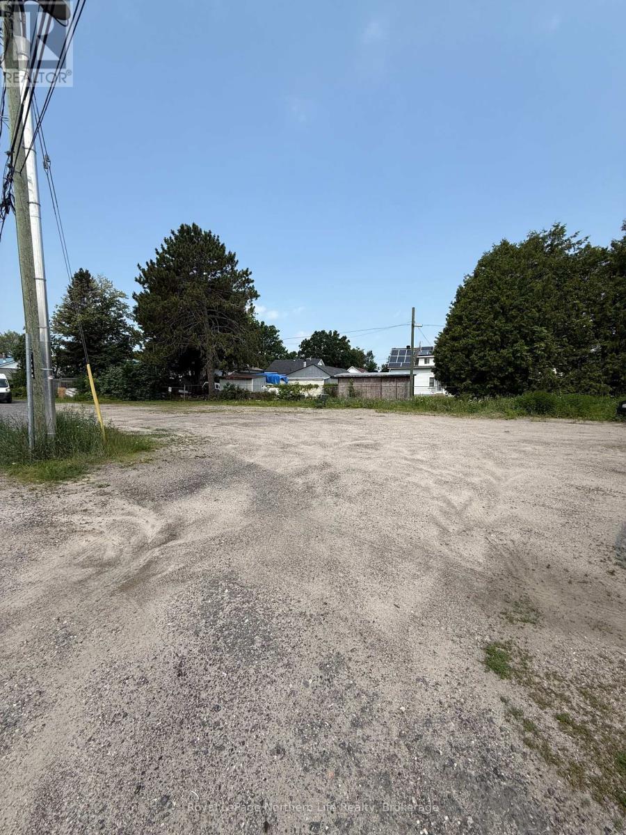 328 Dudley Avenue, North Bay, Ontario  P1A 7A5 - Photo 3 - X12256694