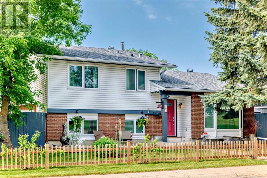 Property at 87 Woodford Crescent SW image 3
