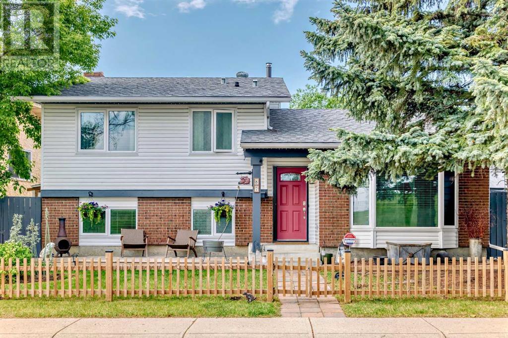 Property at 87 Woodford Crescent SW image 4