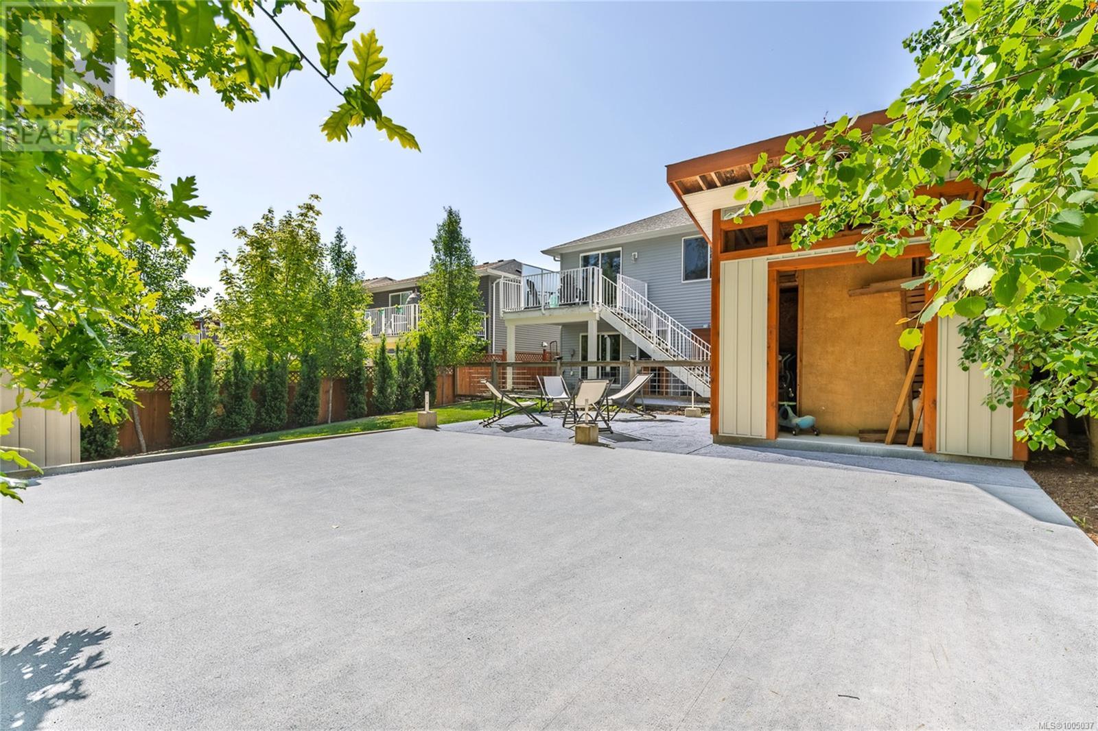 Property at 370 Cordan St image 2