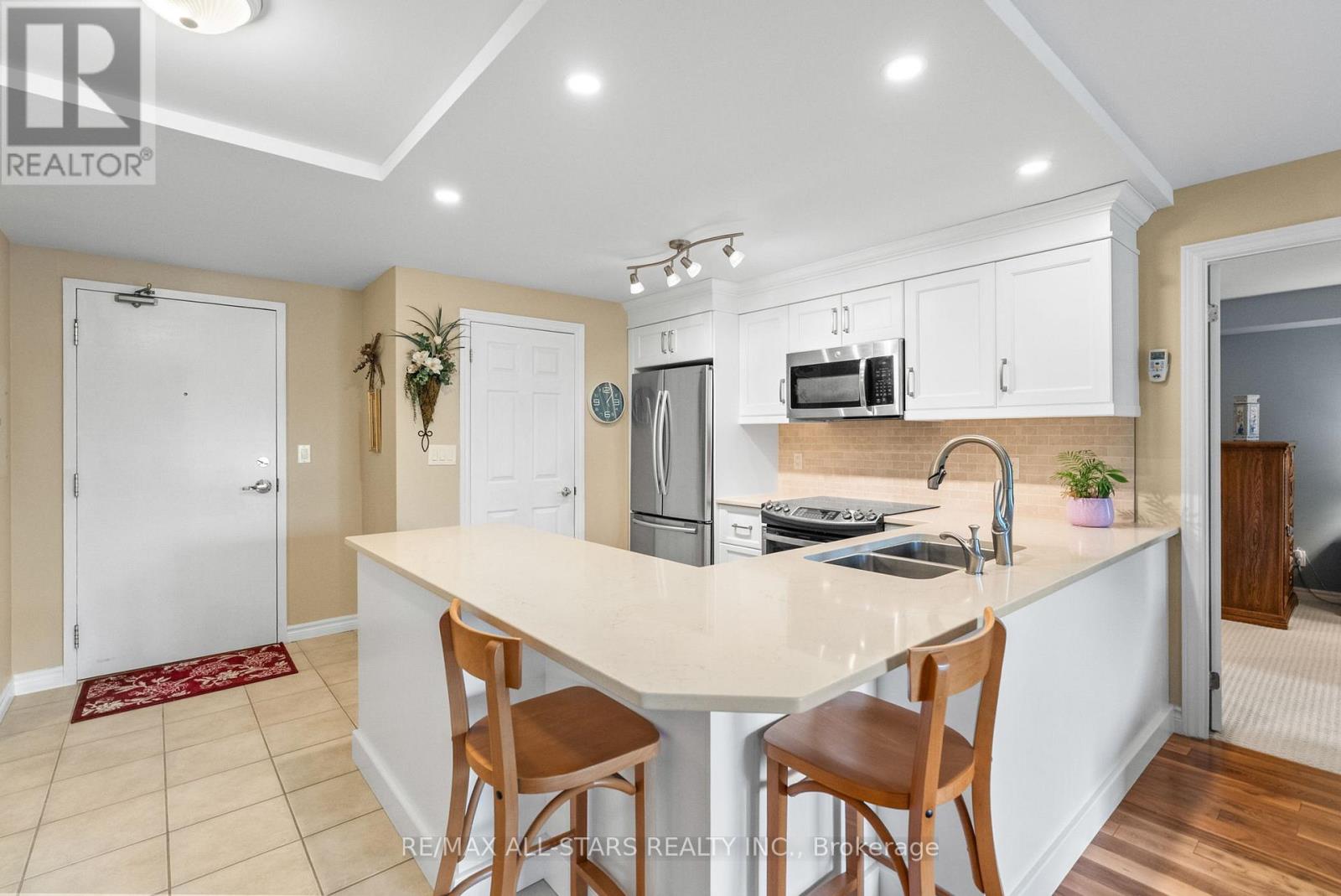 210 - 22 James Hill Court, Uxbridge, Ontario  L9P 1Y6 - Photo 8 - N12256597