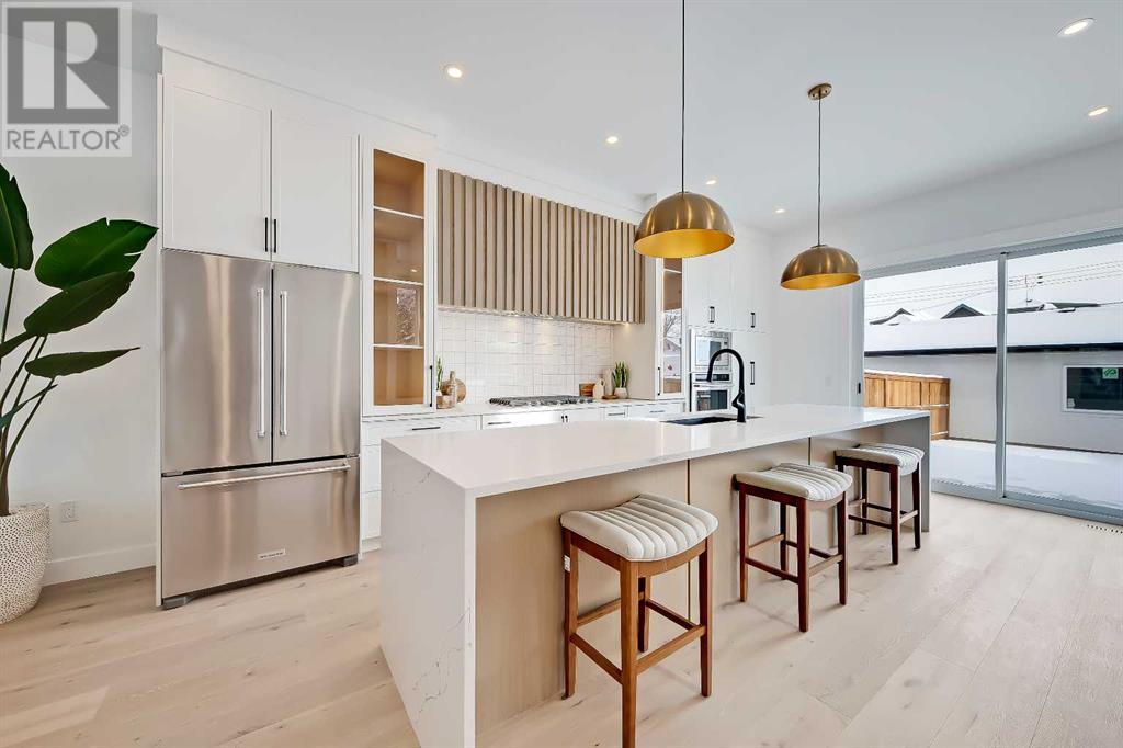 Property at 215 25 Avenue NW image 4