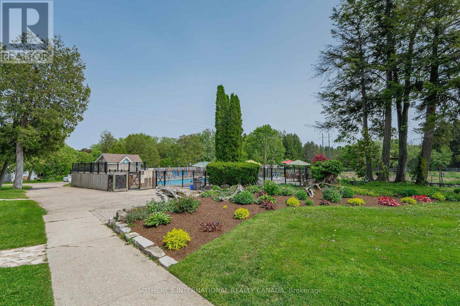 215 - 580 Beaver Creek Road, Waterloo, Ontario  N2J 3Z4 - Photo 31 - X12256601