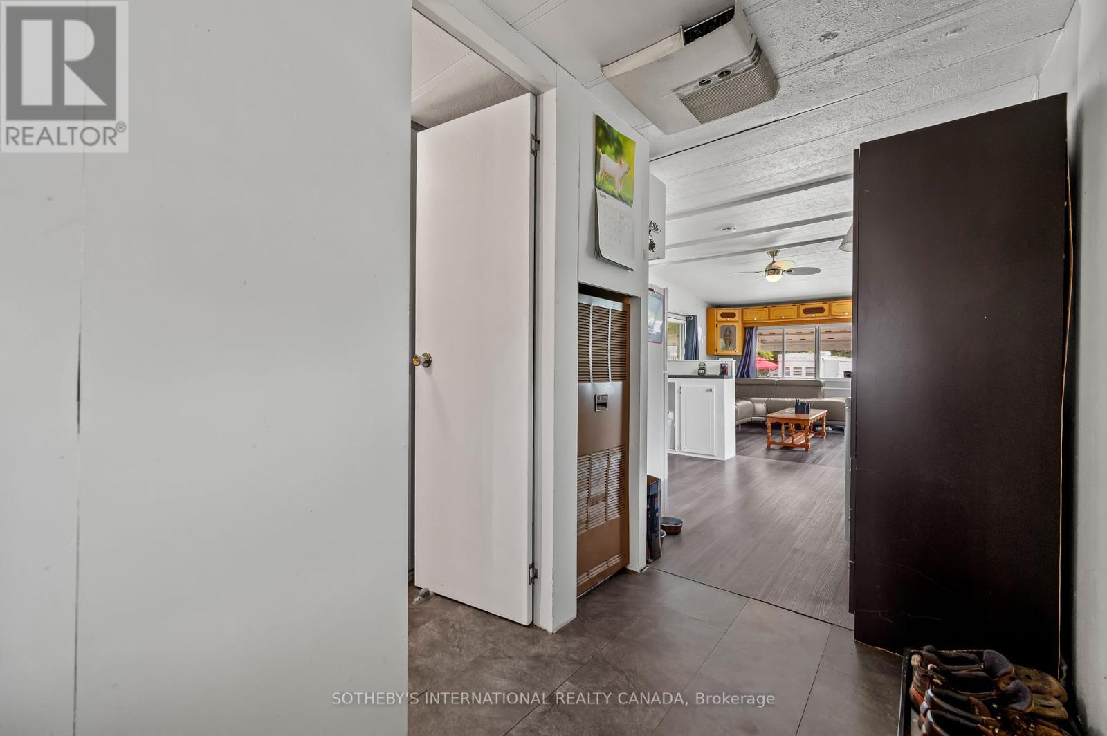 215 - 580 Beaver Creek Road, Waterloo, Ontario  N2J 3Z4 - Photo 8 - X12256601