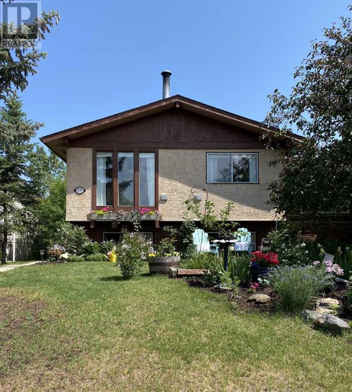 Property at 130 Silvergrove Road NW image 1