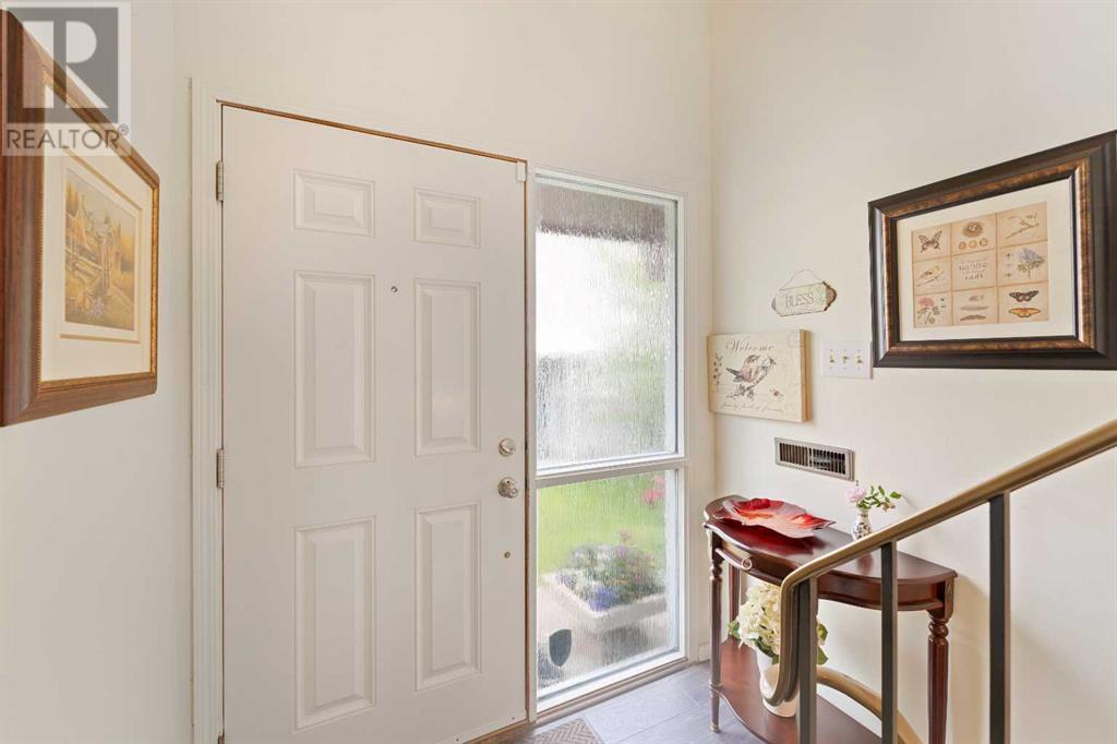 Property at 130 Silvergrove Road NW image 4