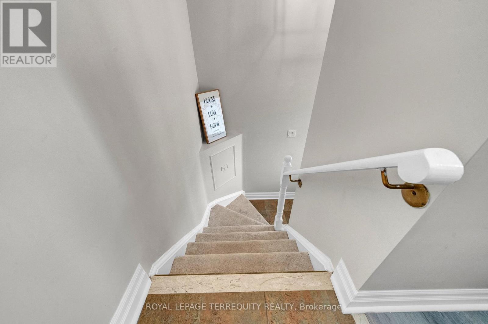 Property at 20 ABERNETHY CRESCENT image 5