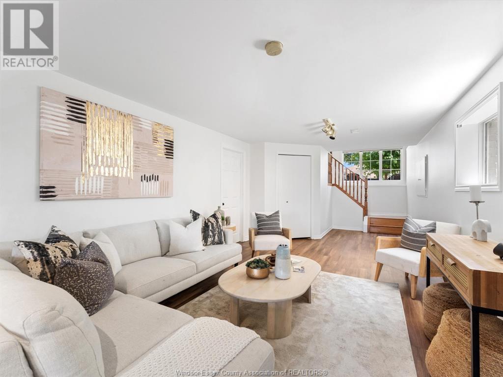 Property at 875 MICHAEL image 4