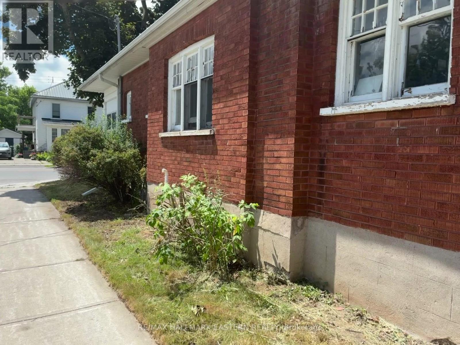 500 Romaine Street, Peterborough, Ontario  K9J 2C9 - Photo 3 - X12154425