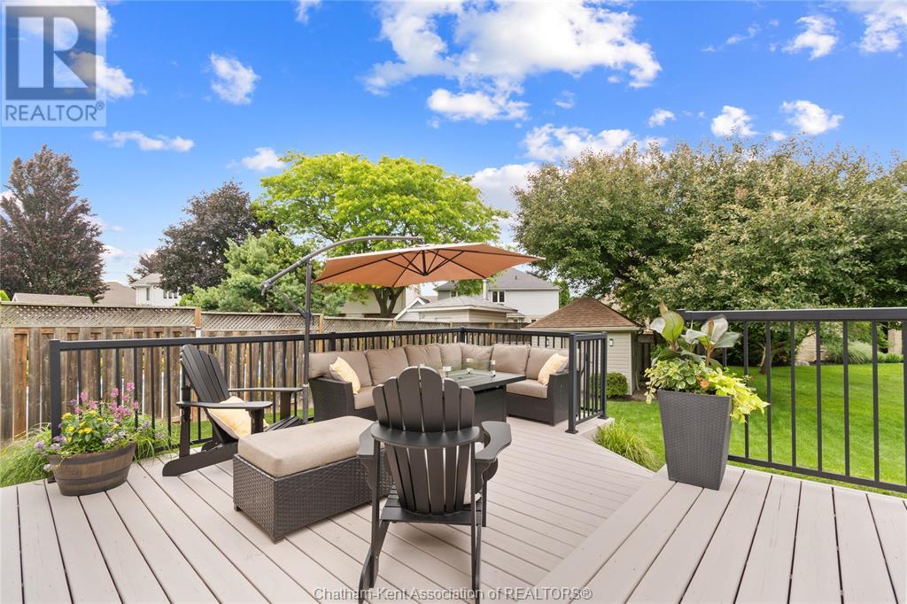 Property at 22 Mountain Maple COURT image 4