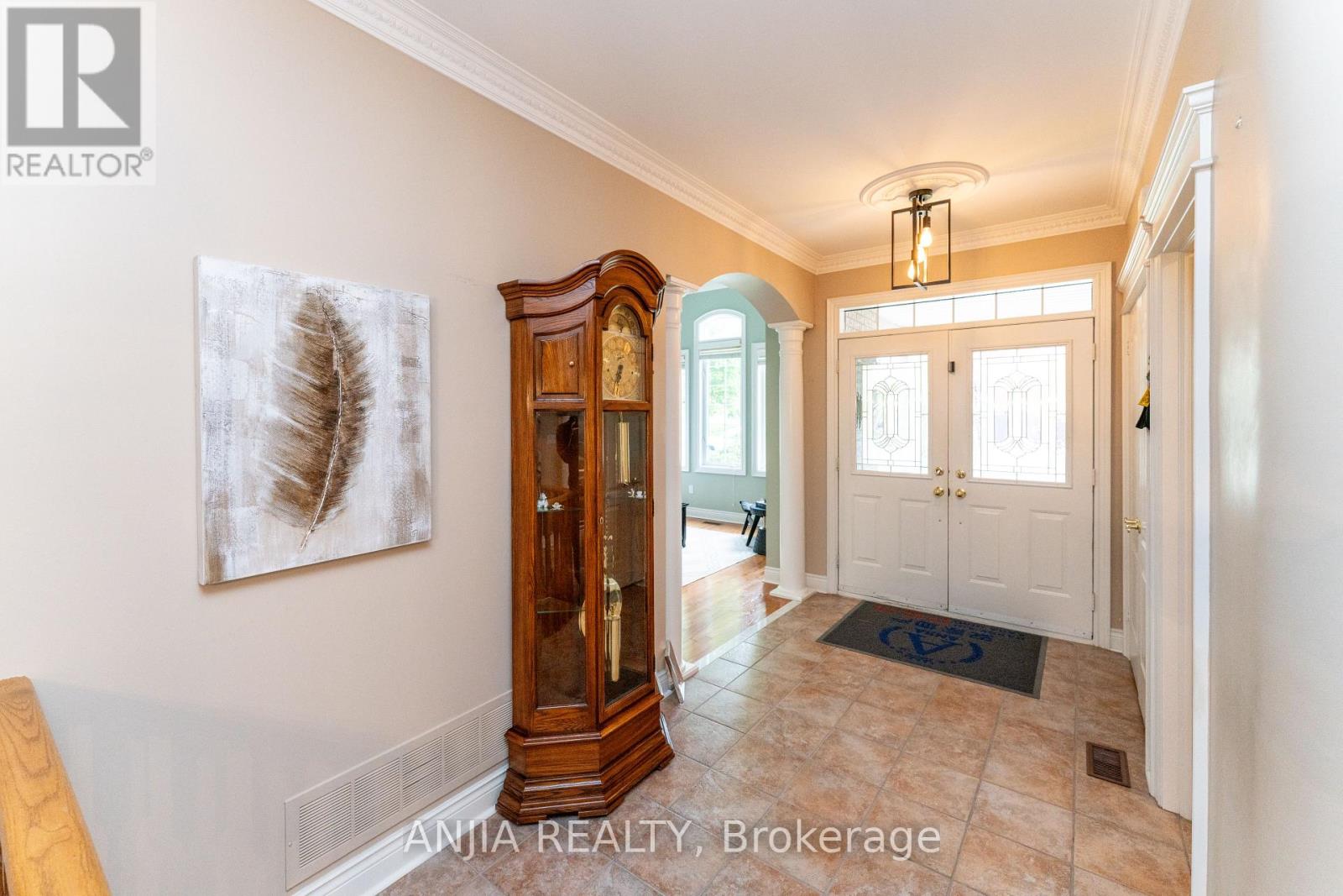 Property at 8 COTTONTAIL AVENUE image 5