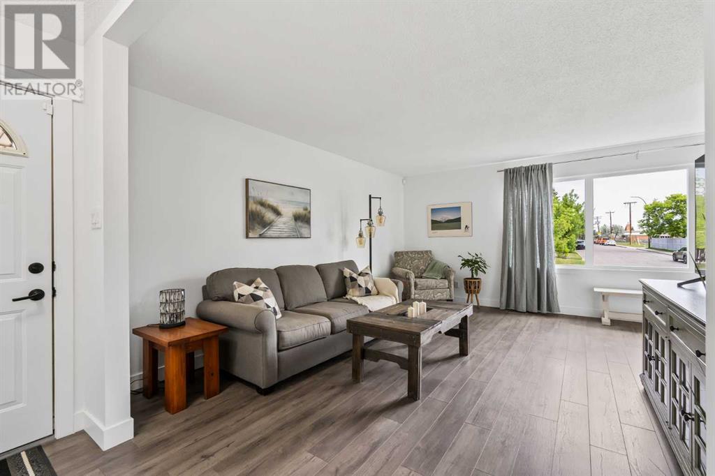 Property at 903 Sabrina Road SW image 4