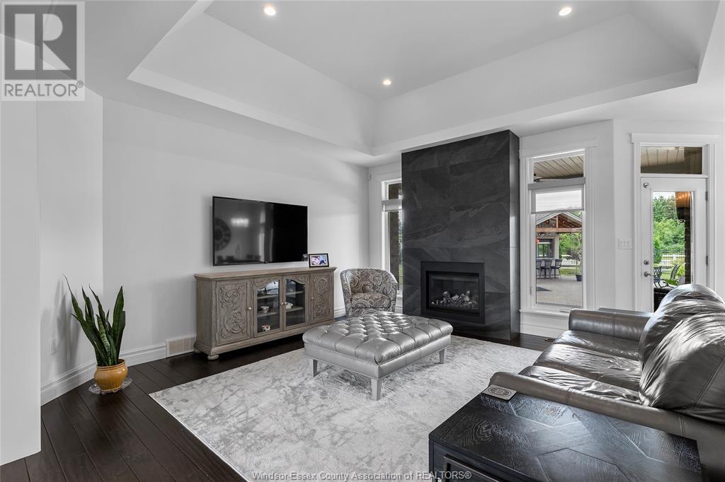 Property at 547 RIVERDOWNS AVENUE image 4