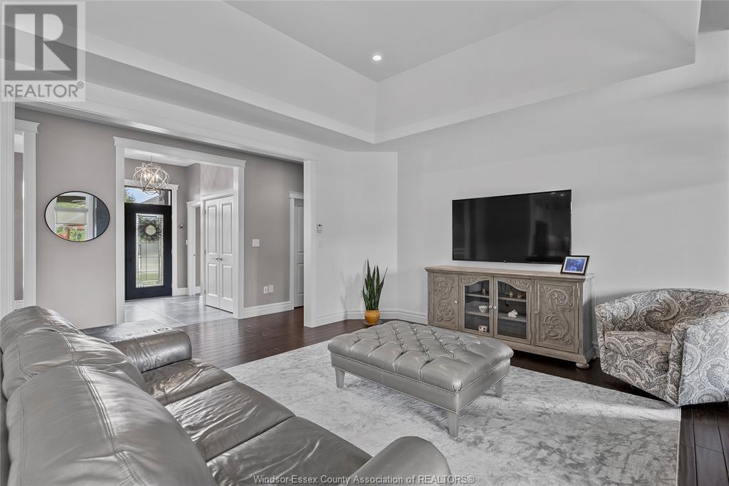 Property at 547 RIVERDOWNS AVENUE image 5