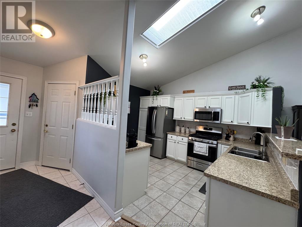 Property at 3 ASHLEY CRESCENT image 5