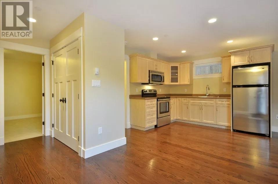 Property at 2031 W 45TH AVENUE image 5